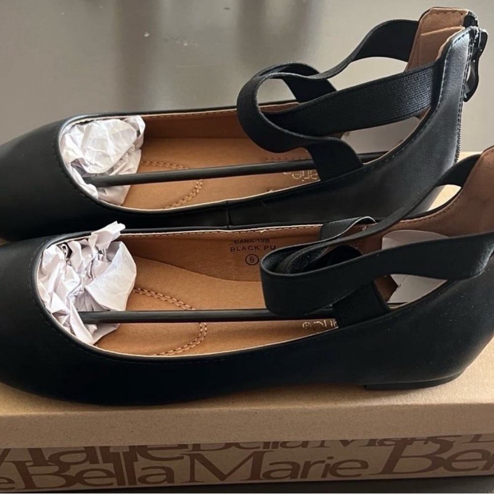 Bella Marie Women's Black Ballet Flats - Picture 2 of 6